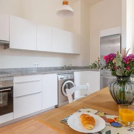 Nino De Guevara's Andalusian Charm: The Essence Of City Center Appartement *