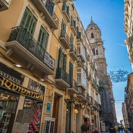 Nino De Guevara's Andalusian Charm: The Essence Of City Center Appartement